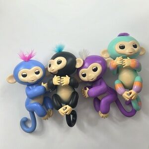 Set of 4 Toy Fingerling Interactive Monkeys Pet Set With Sounds by WowWee